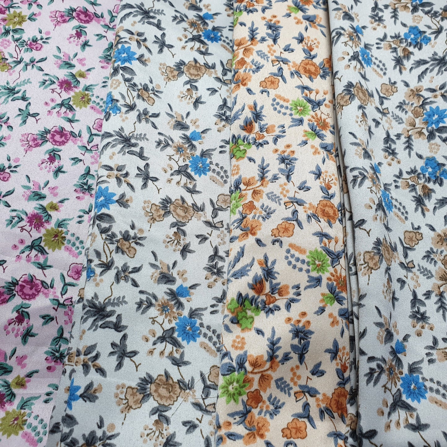 Kleiderstoff aus bedrucktem Seidensatin mit Blumenmuster, 147,3 cm, Meterware, d#3 (Farbe 3)