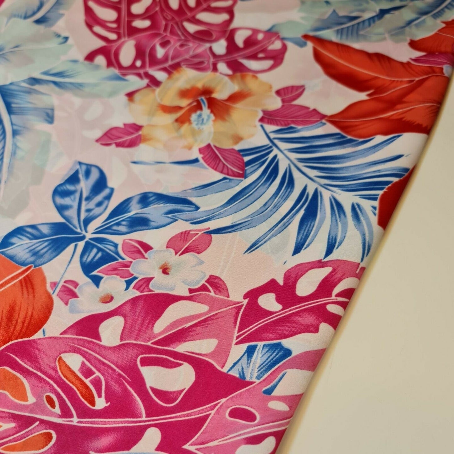 Weißer Satin mit Blumenmuster, weich, flüssig, seidig, bedruckt, für Kleider, 147,3 cm, Meterware