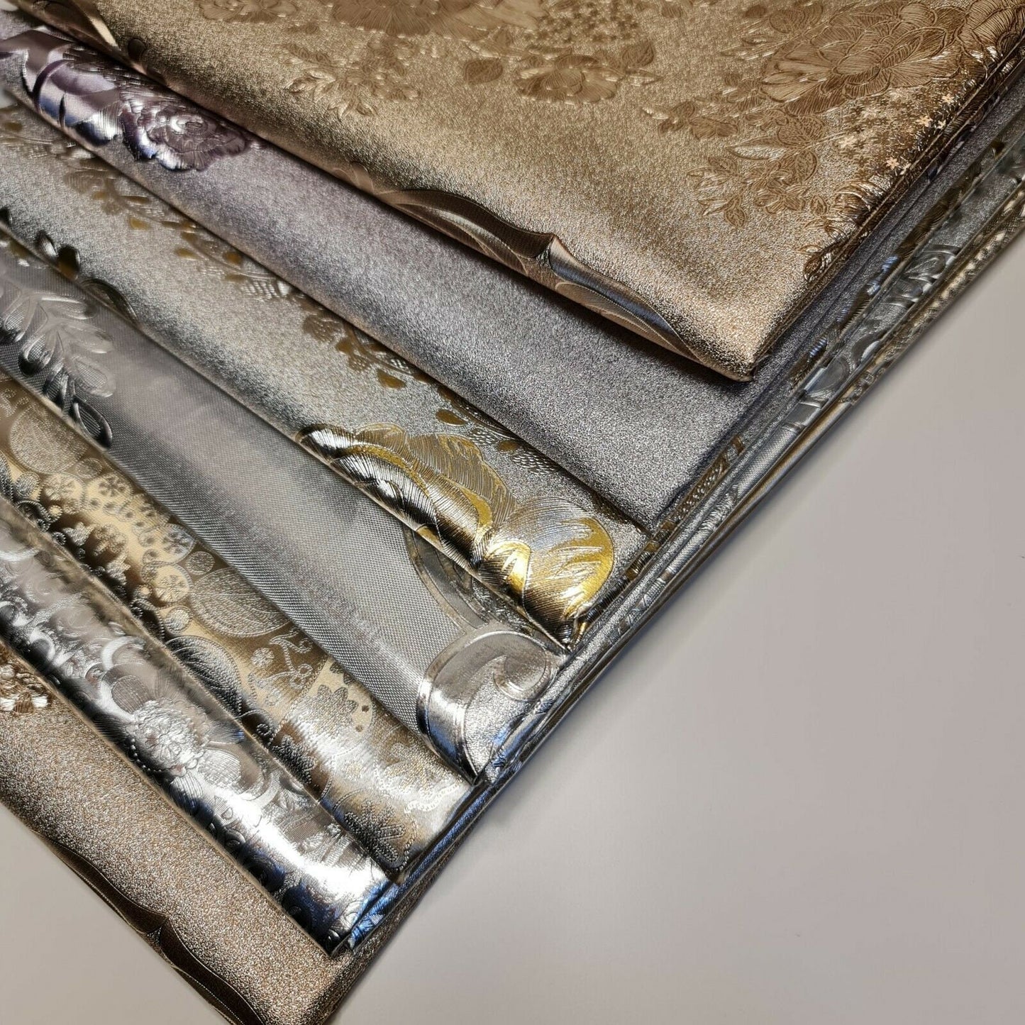 Tischdecke aus PVC mit 3D-Blumendruck, goldfarben/silber, abwischbar, Wachstuch-Vinyl, 137 cm breit (Gold – 1)