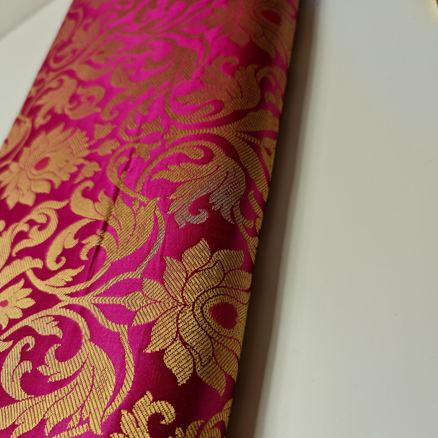 Luxuriöser indischer Banarasi-Brokatstoff mit Blumenmuster, goldmetallic, 111,8 cm pro Meter (Kirschrosa)