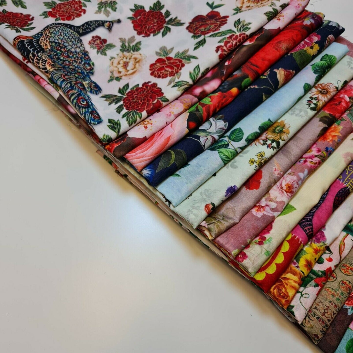 Weicher Musselin-Polyesterstoff mit digitalem Blumendruck, für Kleider, Drapierungen und Bastelarbeiten, 111,8 cm, Meterware (Design 1)