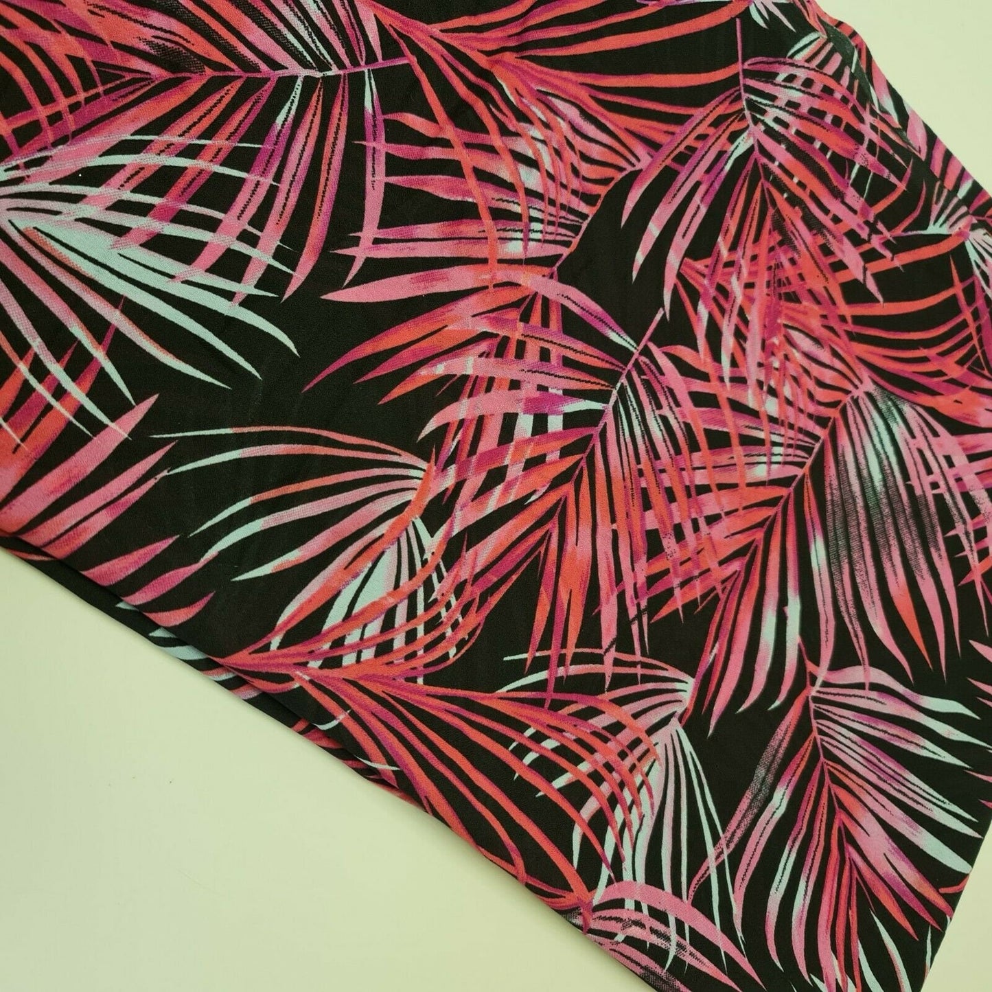 Weicher Poly-Crêpe-Kleiderstoff mit sommerlichem Blumendruck, 147,3 cm, Meterware (Design 3)