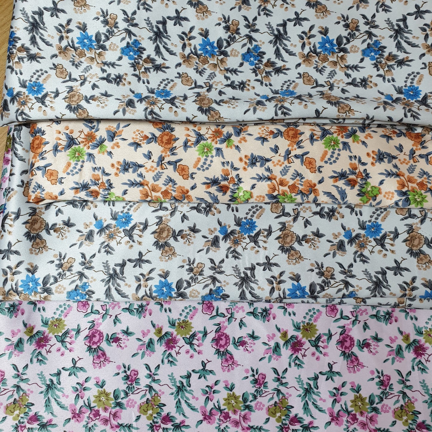 Blumenmuster, bedruckter Seidensatinstoff für Kleider, 147,3 cm, Meterware, d#3 (Farbe 1)