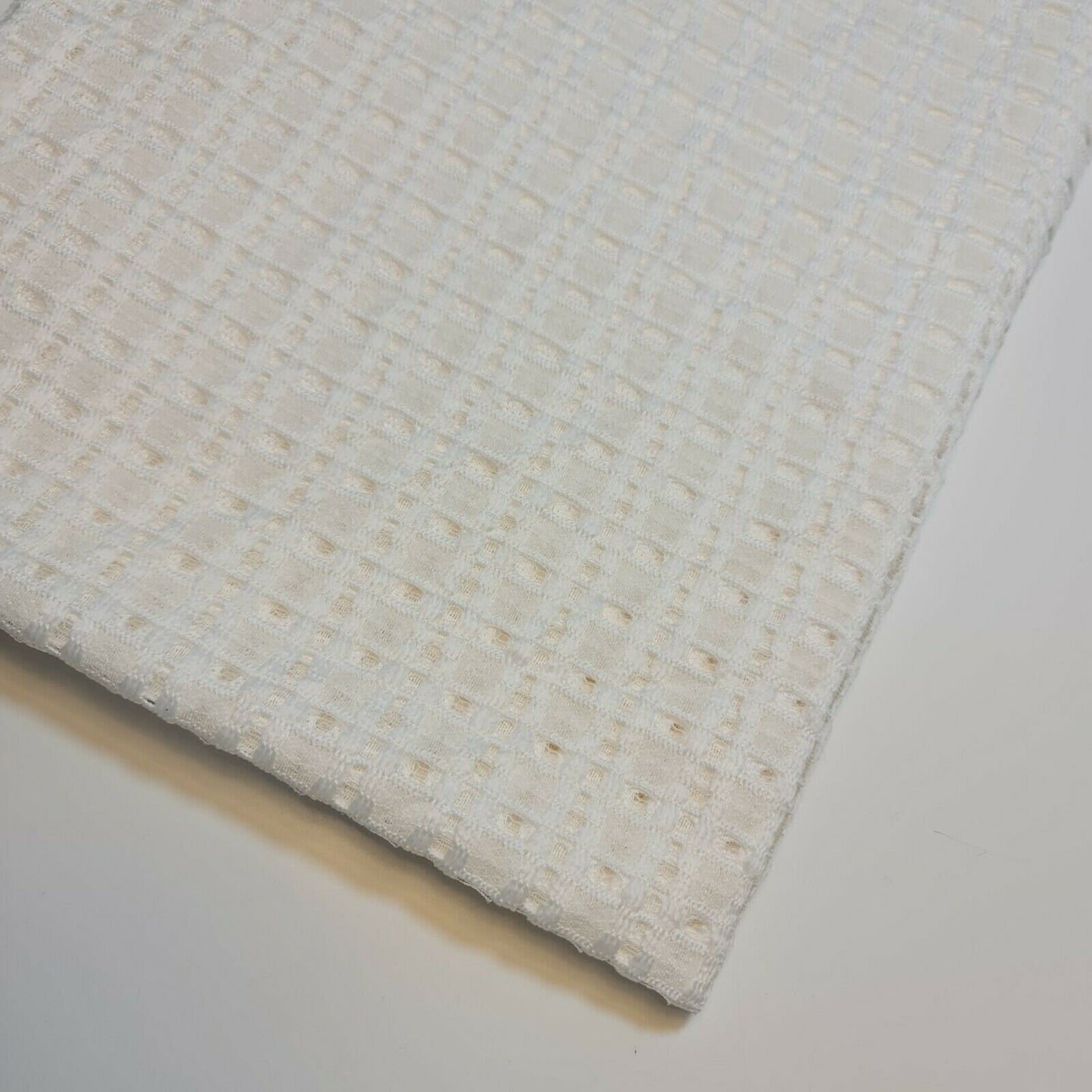 Luxuriöser Häkel-Spitzenstoff in Elfenbein/Creme, pro Meter, 147,3 cm pro Meter