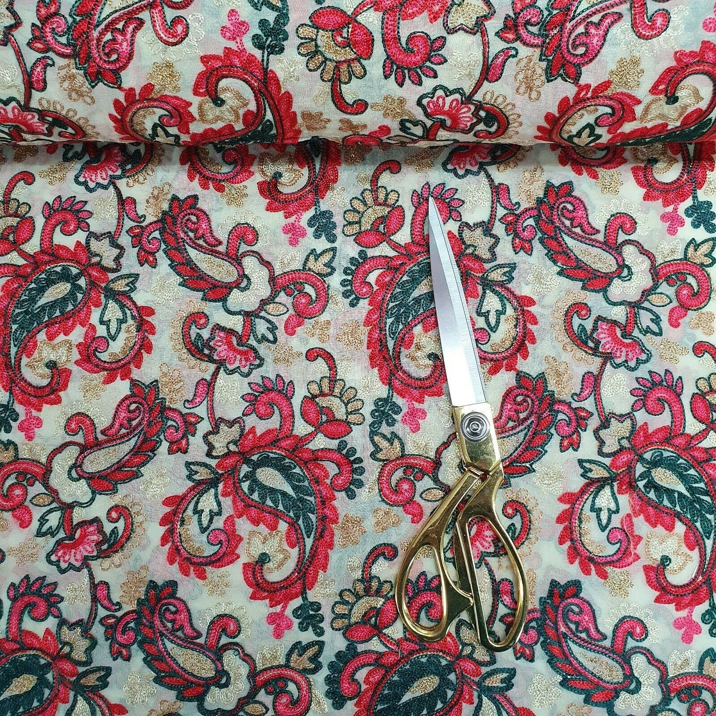 Cremefarbener Chiffonstoff mit schwerem Faden, Handstickerei, Kleiderbastelstoff, 111,8 cm