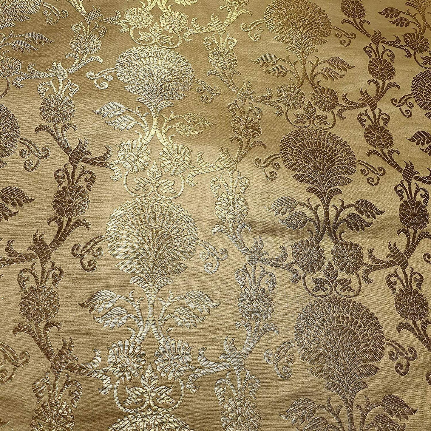 Neue Drucke, ornamentaler floraler Goldmetallic-Druck, indischer Banarasi-Brokatstoff (Gold).