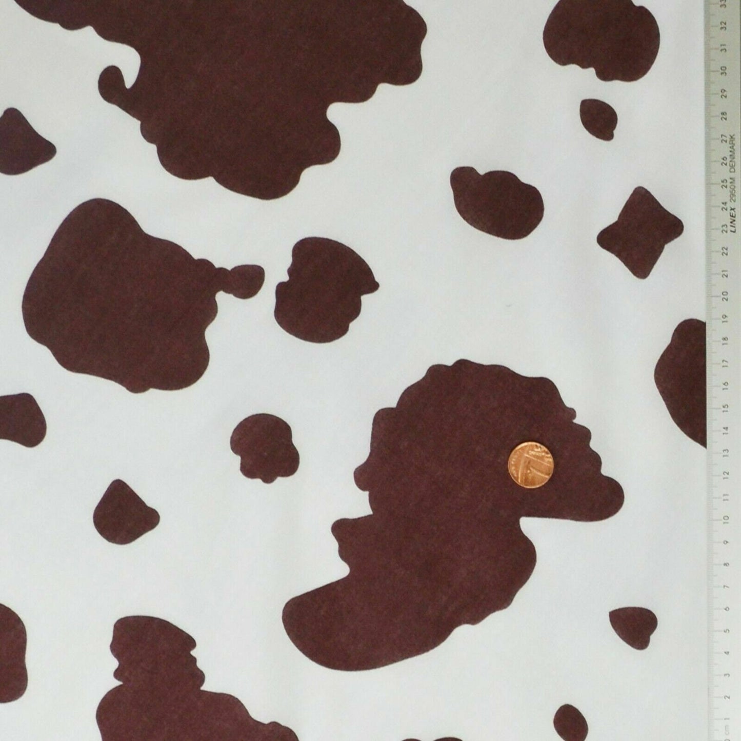 Stoff aus Polycotton mit braunen Flecken und weißer Basis, für Kinder, Schule, zum Ausstellen, Basteln, Kleider, 112 cm breit