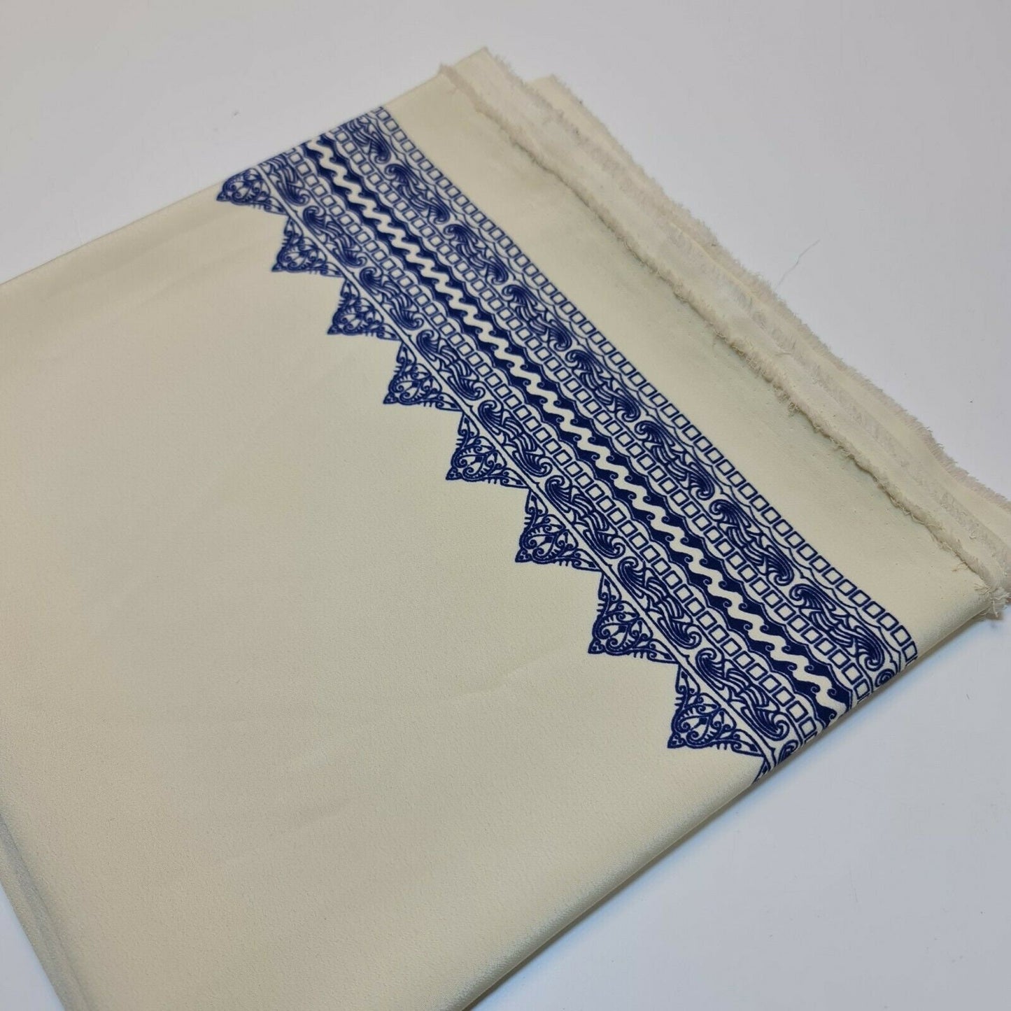 Weicher Kreppstoff mit cremefarbener Bordüre, Marineblau, bedruckt, für Kleider, Bastel- und Drapierungsstoffe, 111,8 cm breit