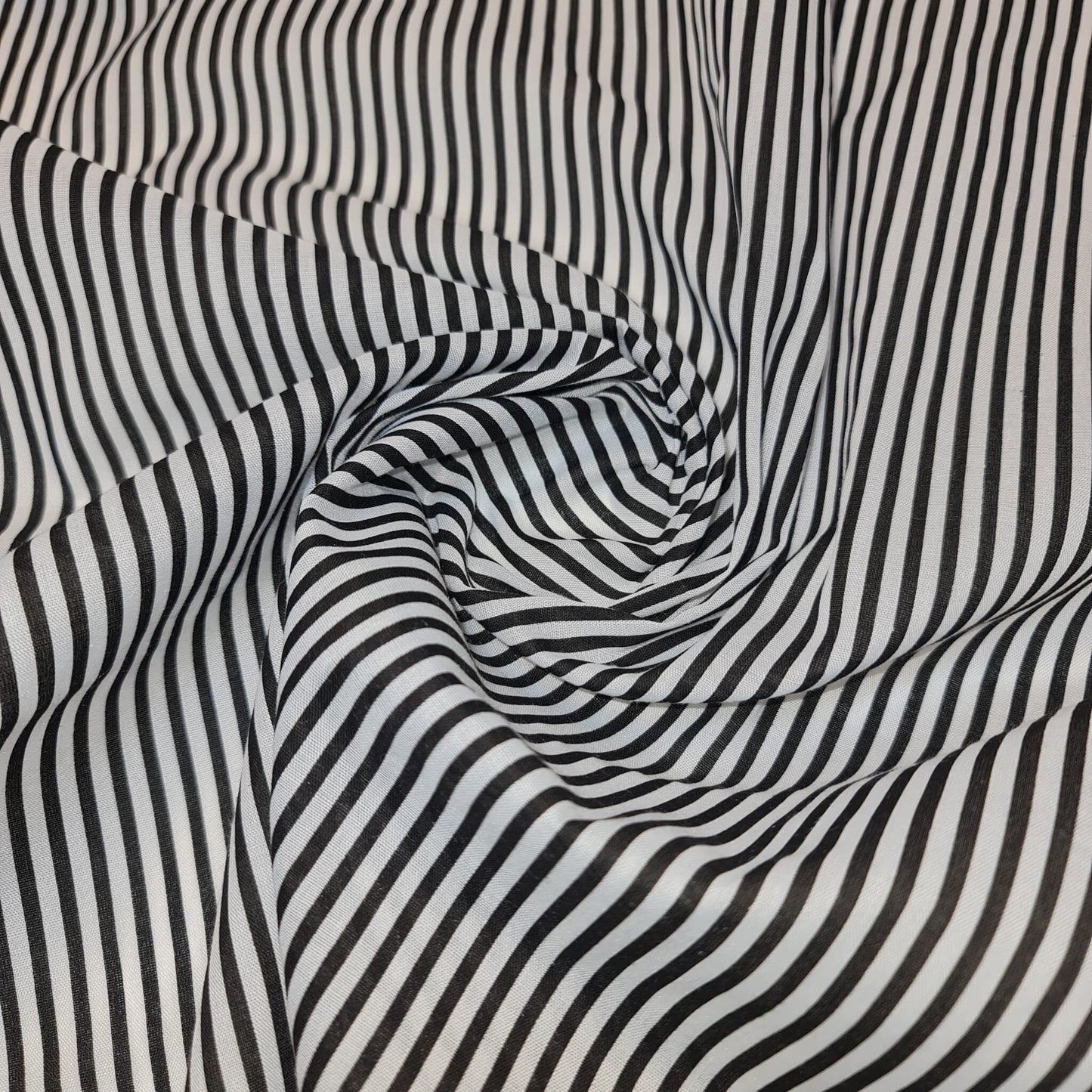 Wimpelkette aus Polycotton mit Bonbonstreifen und gestreiften Linien, zum Basteln (114,3 cm breit) (schwarz)