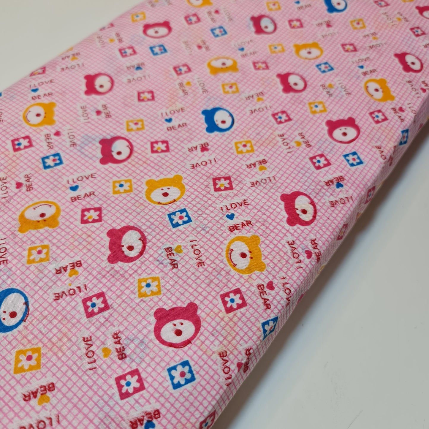 100 % Baumwoll-Popeline mit Kinderdruck, Bärendruck, kleine karierte Basis (44 Zoll breit).