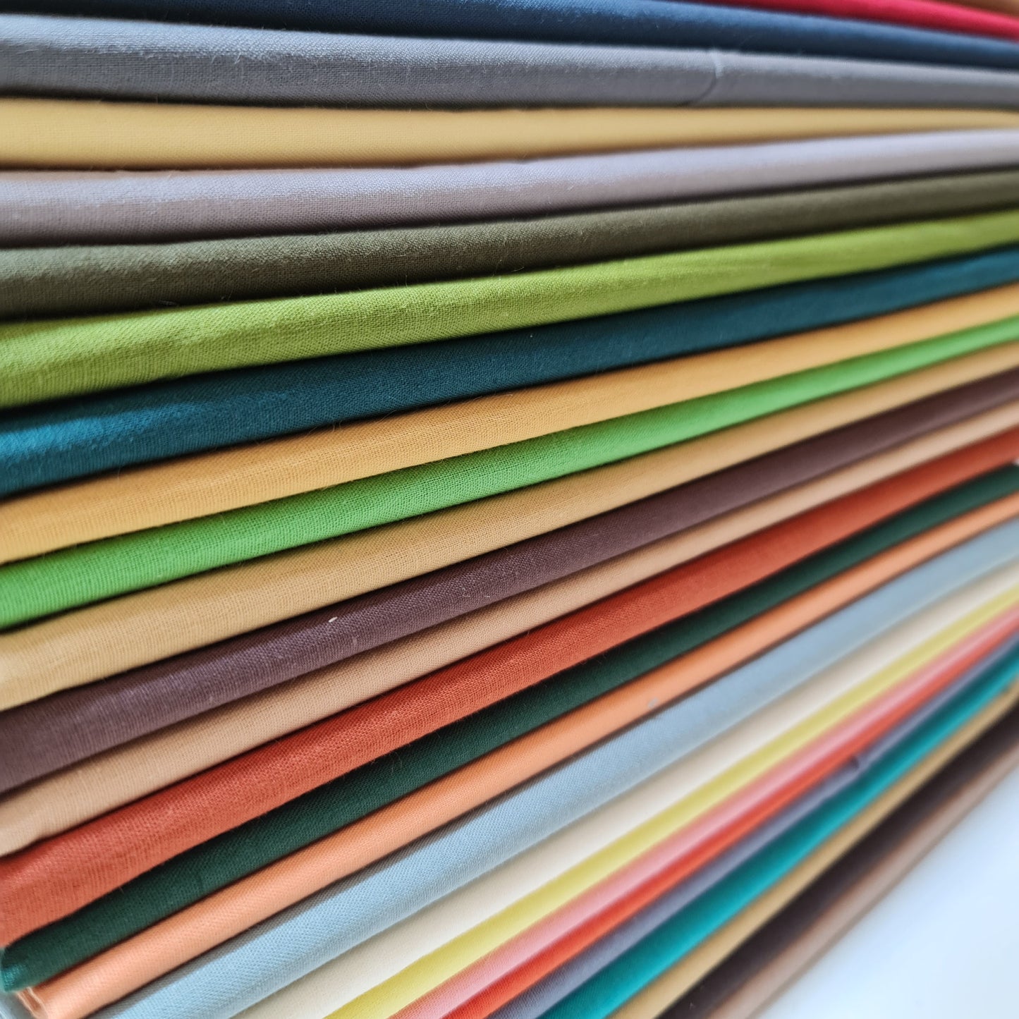 Einfarbiger Stoff aus 100 % Baumwolle, Fat Quarters, Quilting-Meter, neue Farben, 111,8 cm (Creme)