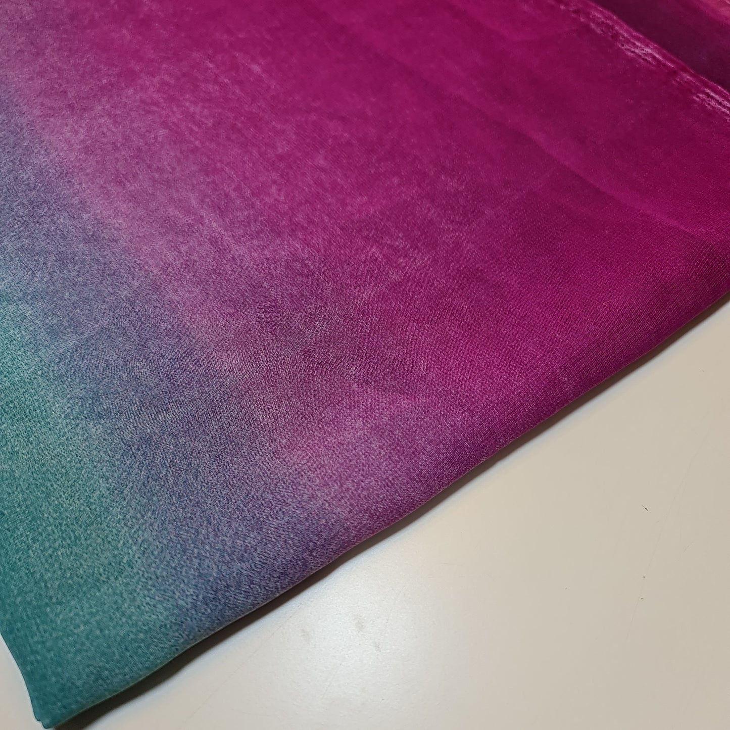Chiffon-Stoff, durchsichtig, schlicht, weich, Polyester, Bastelmaterial für Hochzeitsbögen, Kleider, 111,8 cm (Ombre Magenta Jade)
