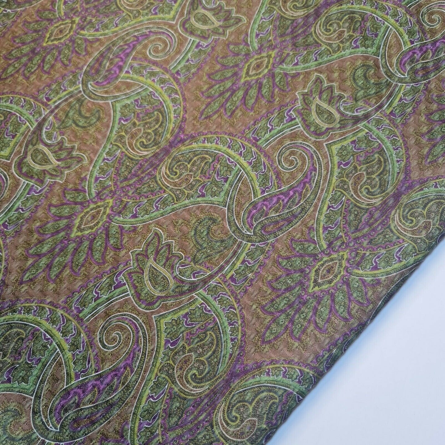 Jerseystoff mit olivgrünem Paisley-Print, Waffel-Crêpe, Stretch-Kleiderstoff, 147,3 cm, Meterware