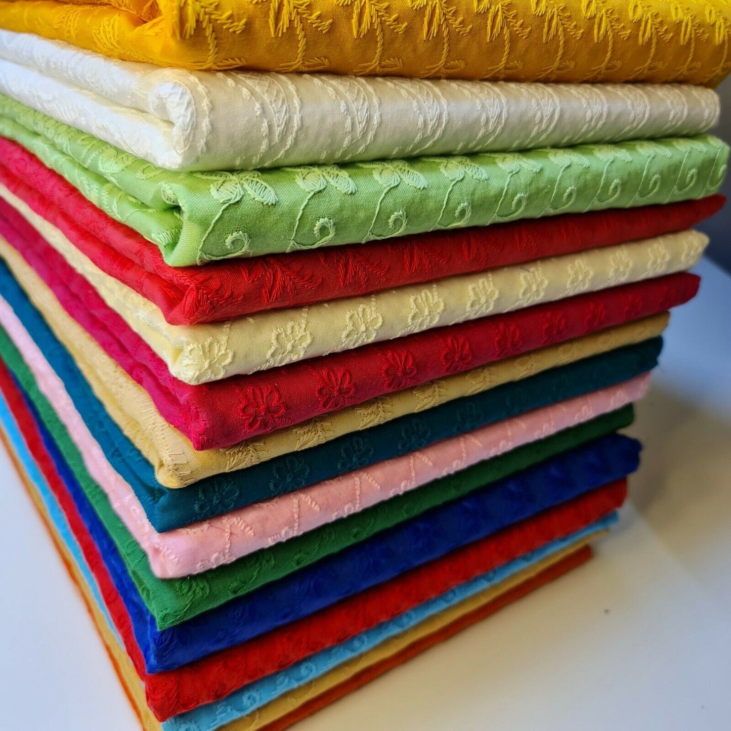 NEW 100% Cotton Lawn Broderie Anglaise Anglais Embroidery Dress Craft Fabric 44" By the Meter