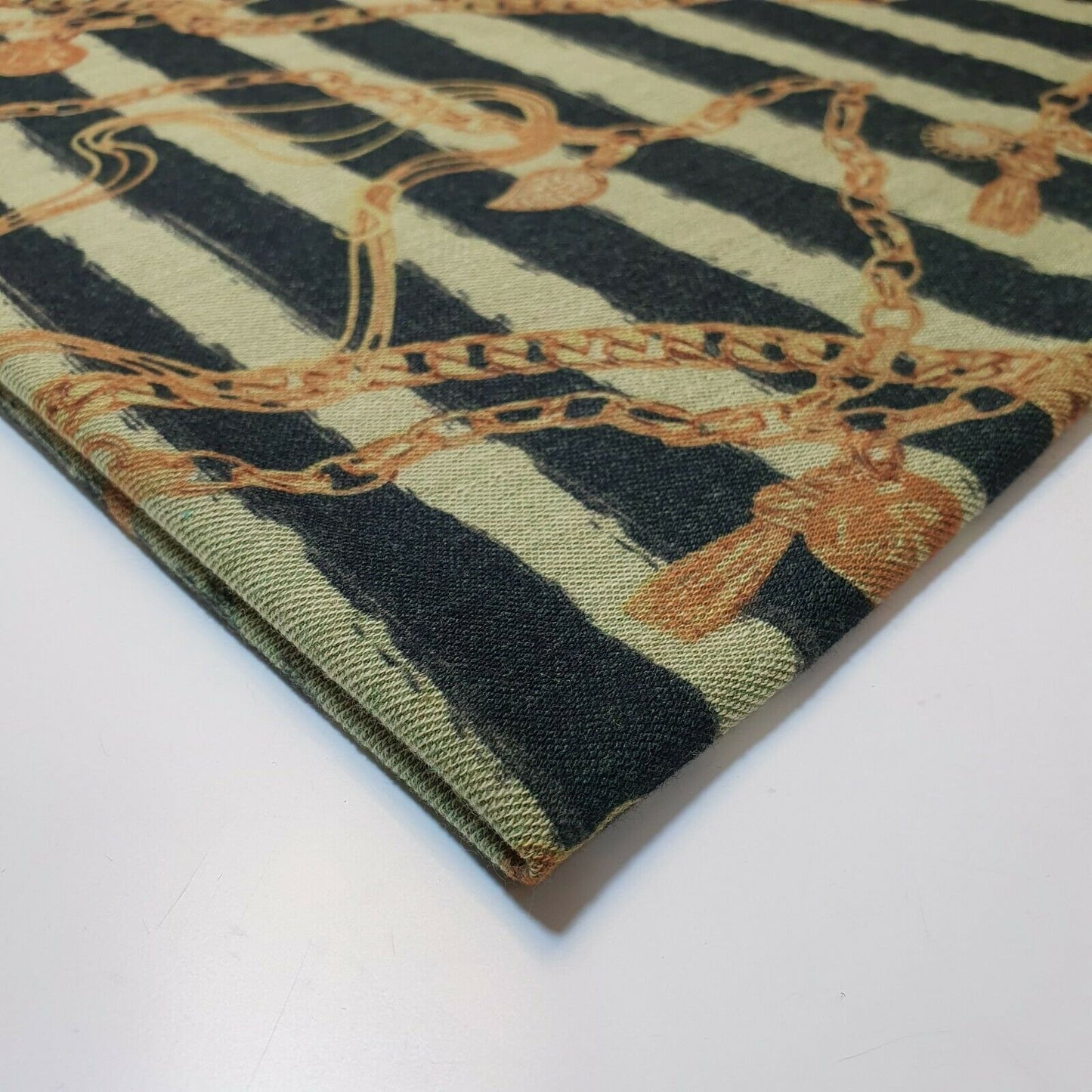 Ponte Roma Jersey Stretchstoff mit Goldkettendruck, Grün, 147,3 cm