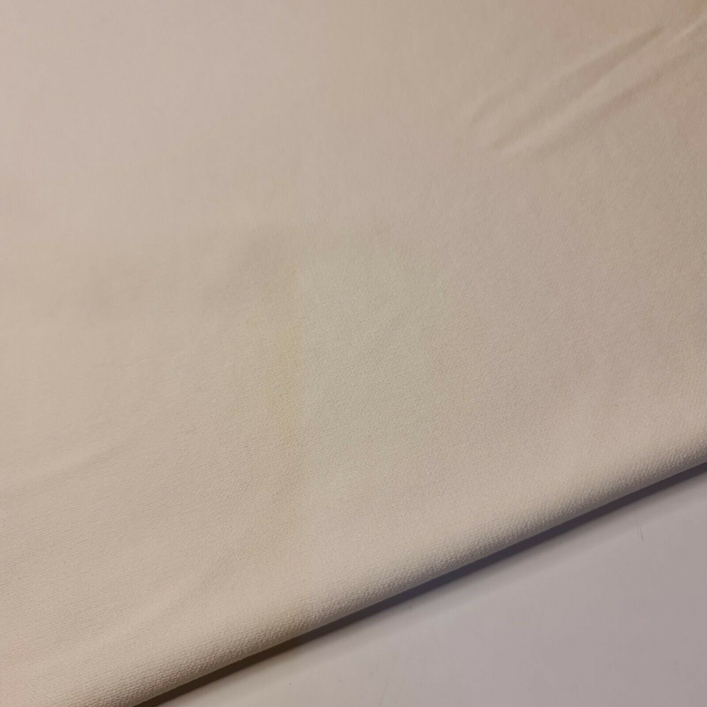 Elfenbeinfarbener Crêpe-Polyester-Stretch-Stoff für drapierte Kleider, Meterware, 58" AJ