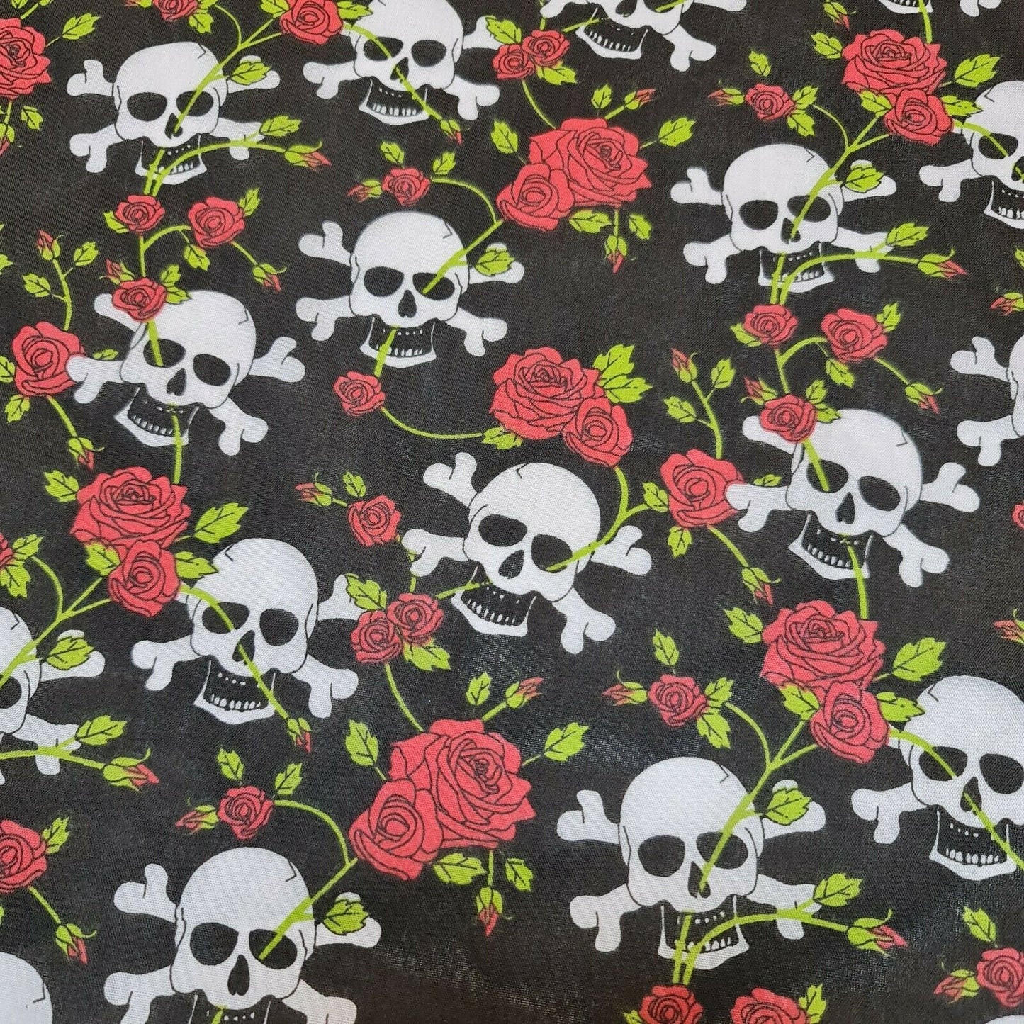 red roses and skull polycotton halloween fabric uk