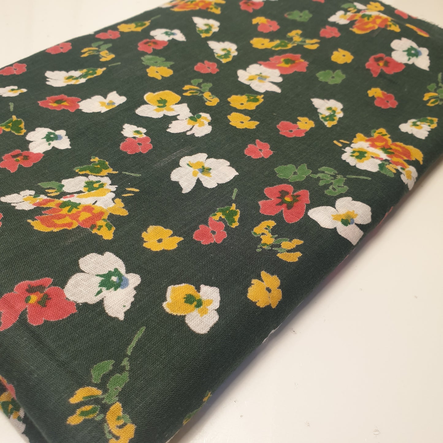 Green Floral 100% Cotton Lawn Fabric Craft Quilting Patchwork Material Meter 44"