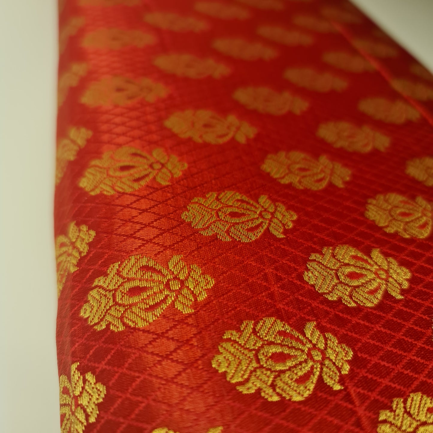 Ornamentaler Paisley Gold Metallic Druck Indischer Banarasi Brokat Stoff Meterware