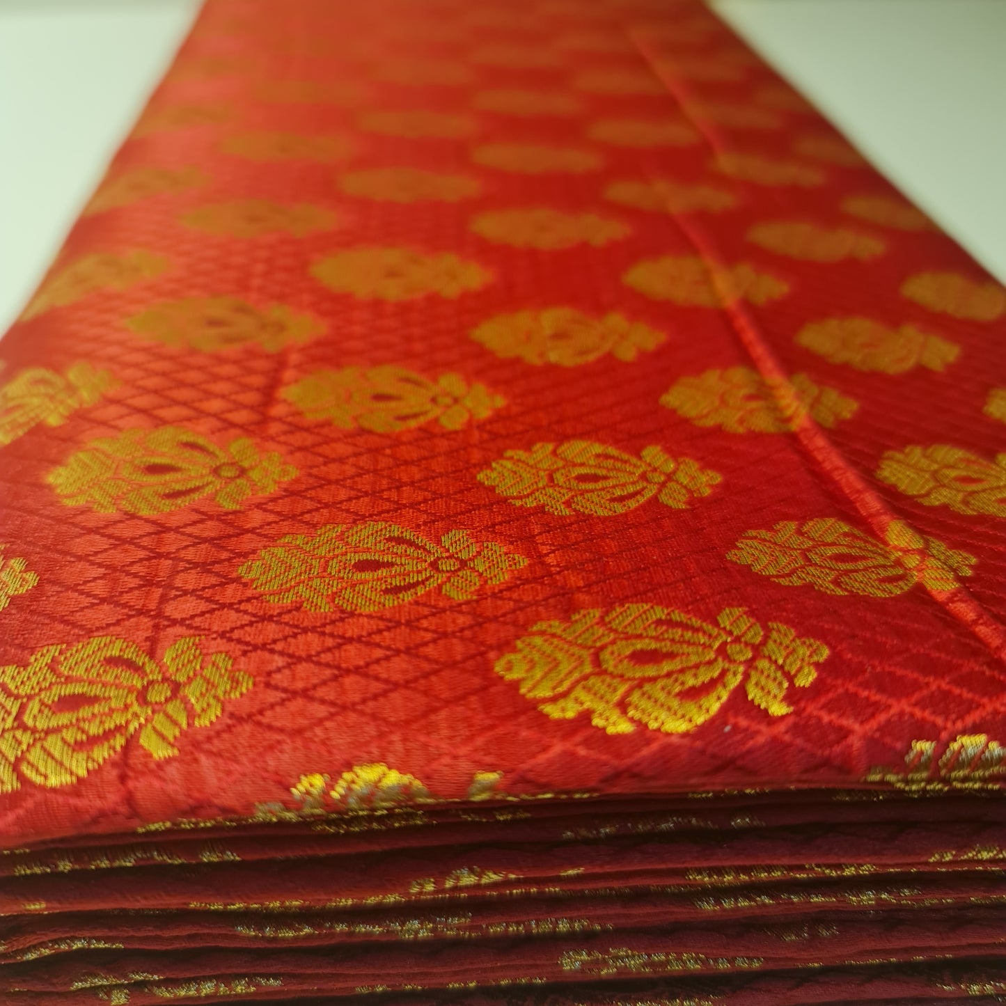 Ornamentaler Paisley Gold Metallic Druck Indischer Banarasi Brokat Stoff Meterware