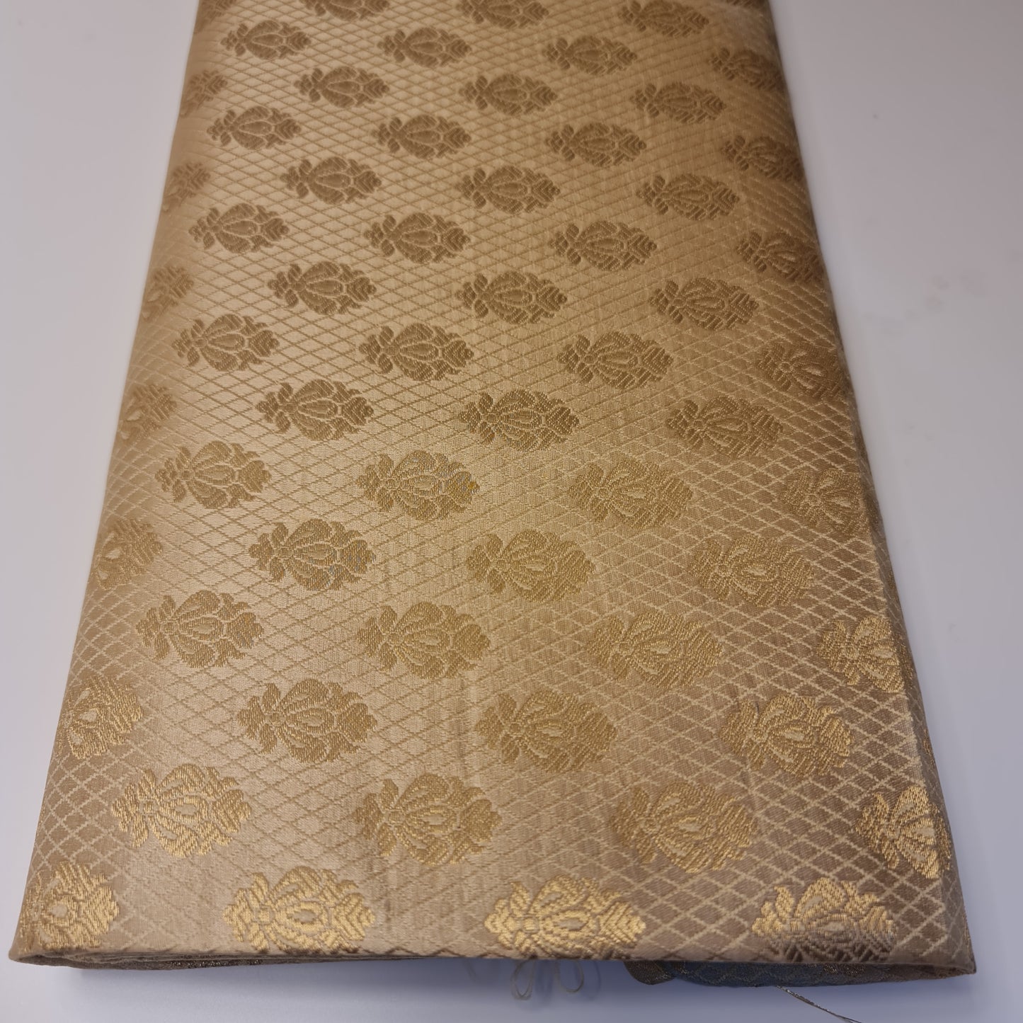 Ornamentaler Paisley Gold Metallic Druck Indischer Banarasi Brokat Stoff Meterware