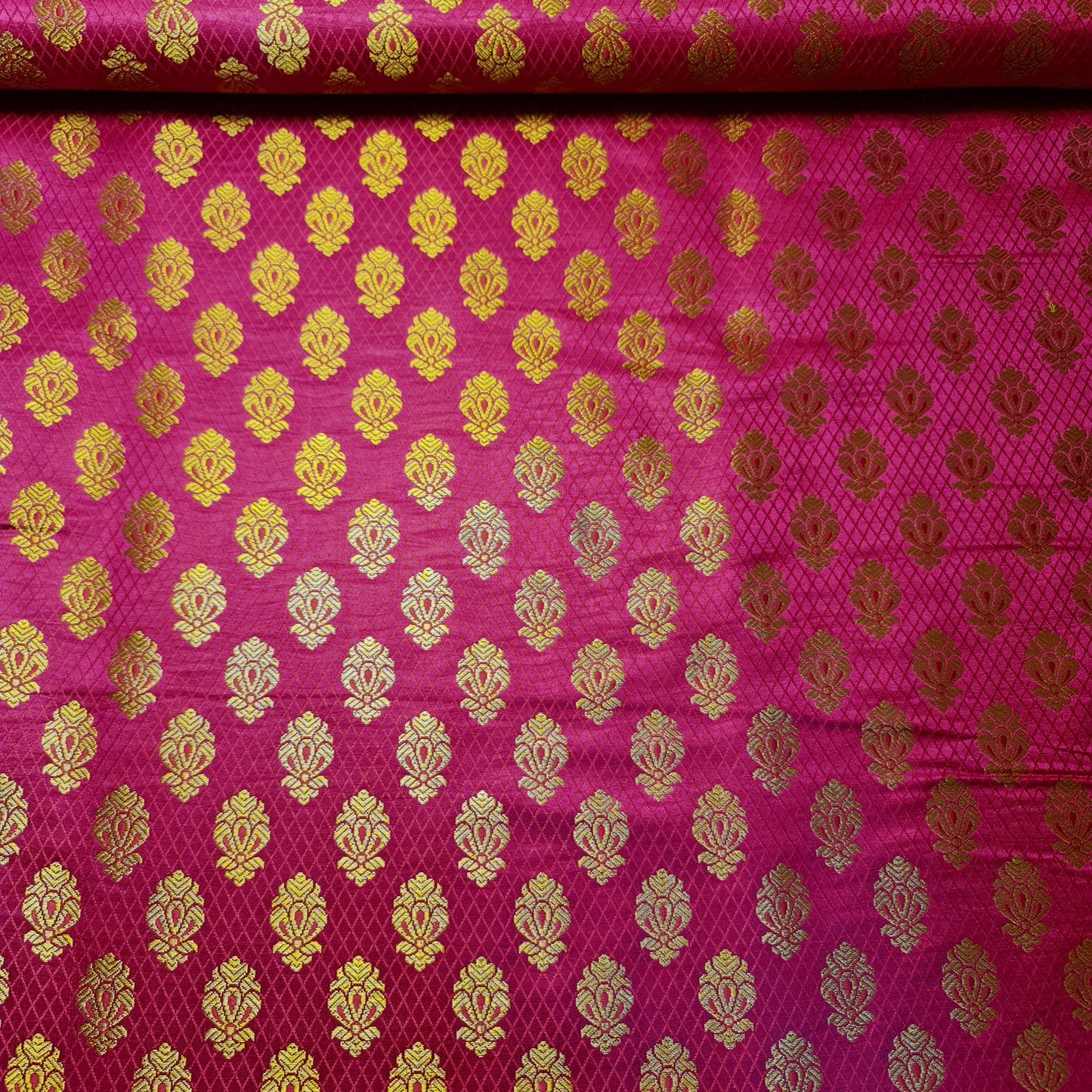 Ornamentaler Paisley Gold Metallic Druck Indischer Banarasi Brokat Stoff Meterware