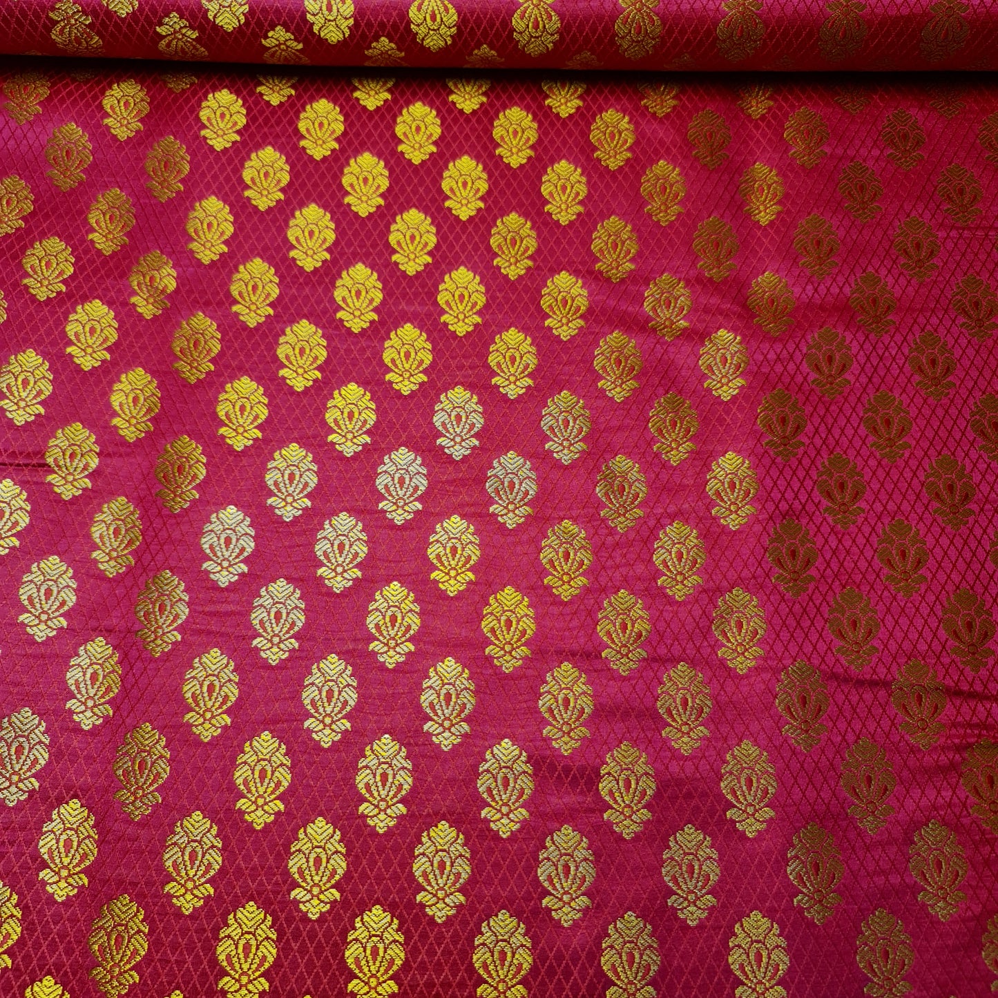 Ornamentaler Paisley Gold Metallic Druck Indischer Banarasi Brokat Stoff Meterware