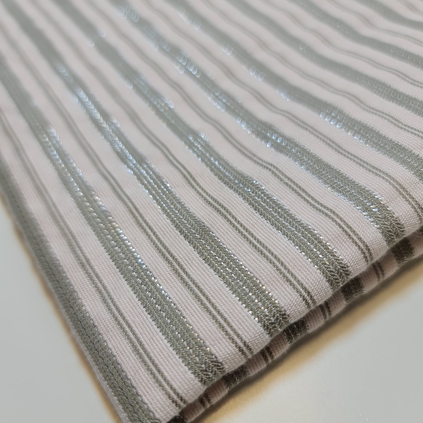 Cord, 100 % Baumwolle, gestreifter Jacquard, nicht dehnbar, für Bastelarbeiten, Kleider, Polsterung, 147,3 cm (beige Basis)