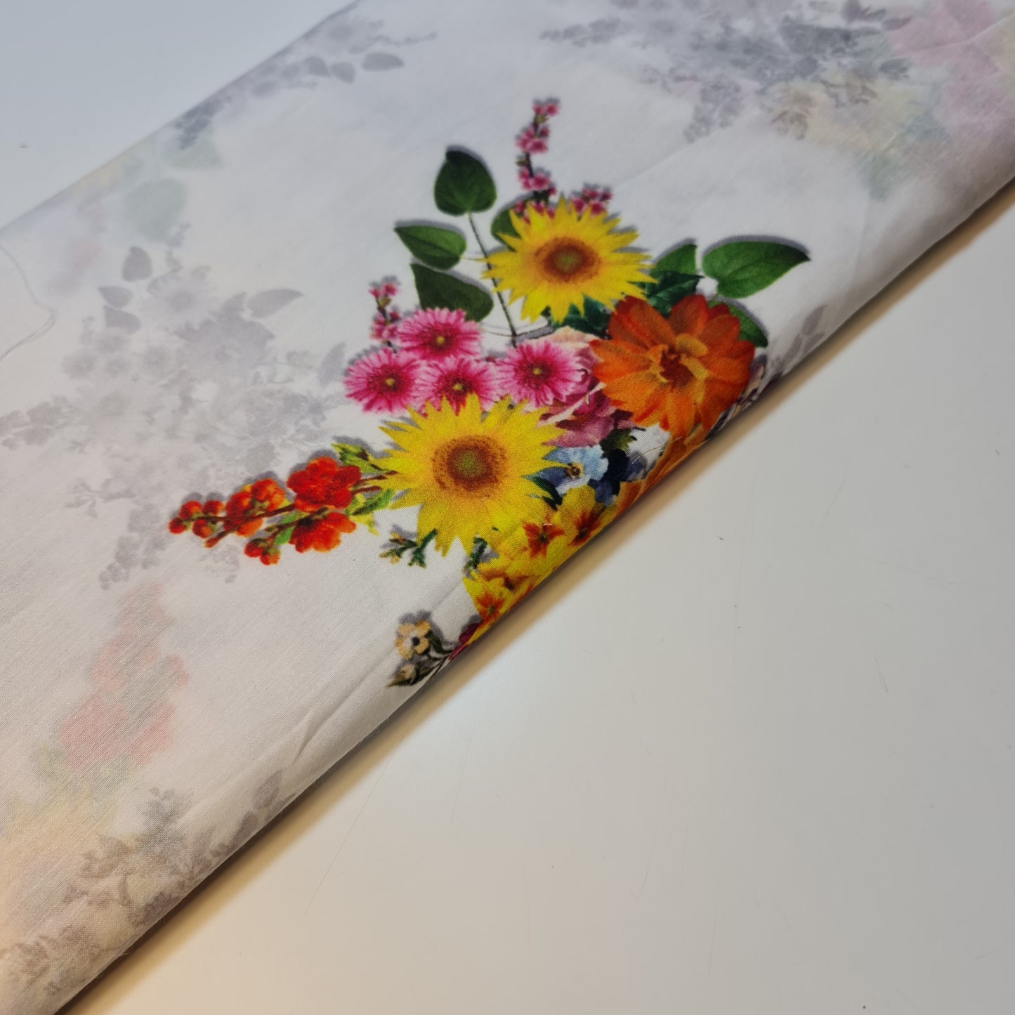 Weicher Musselin-Polyesterstoff mit digitalem Blumendruck, für Kleider, Drapierungen und Bastelarbeiten, 111,8 cm, Meterware (Design 3)