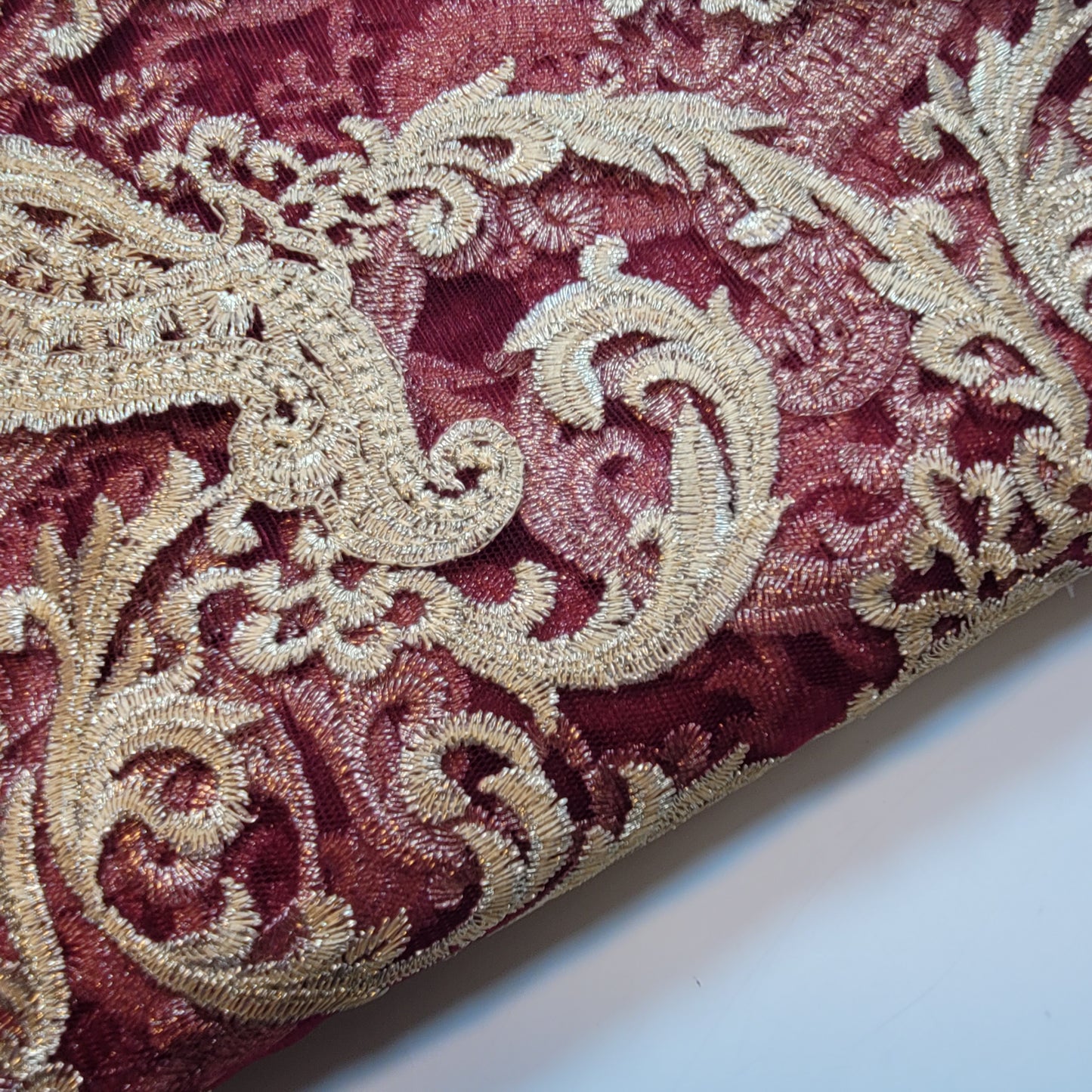 Deep Plum Golden Paisley Stickerei Mesh Netz Stoff Kleid Handwerk Drape Material 58" pro Meter