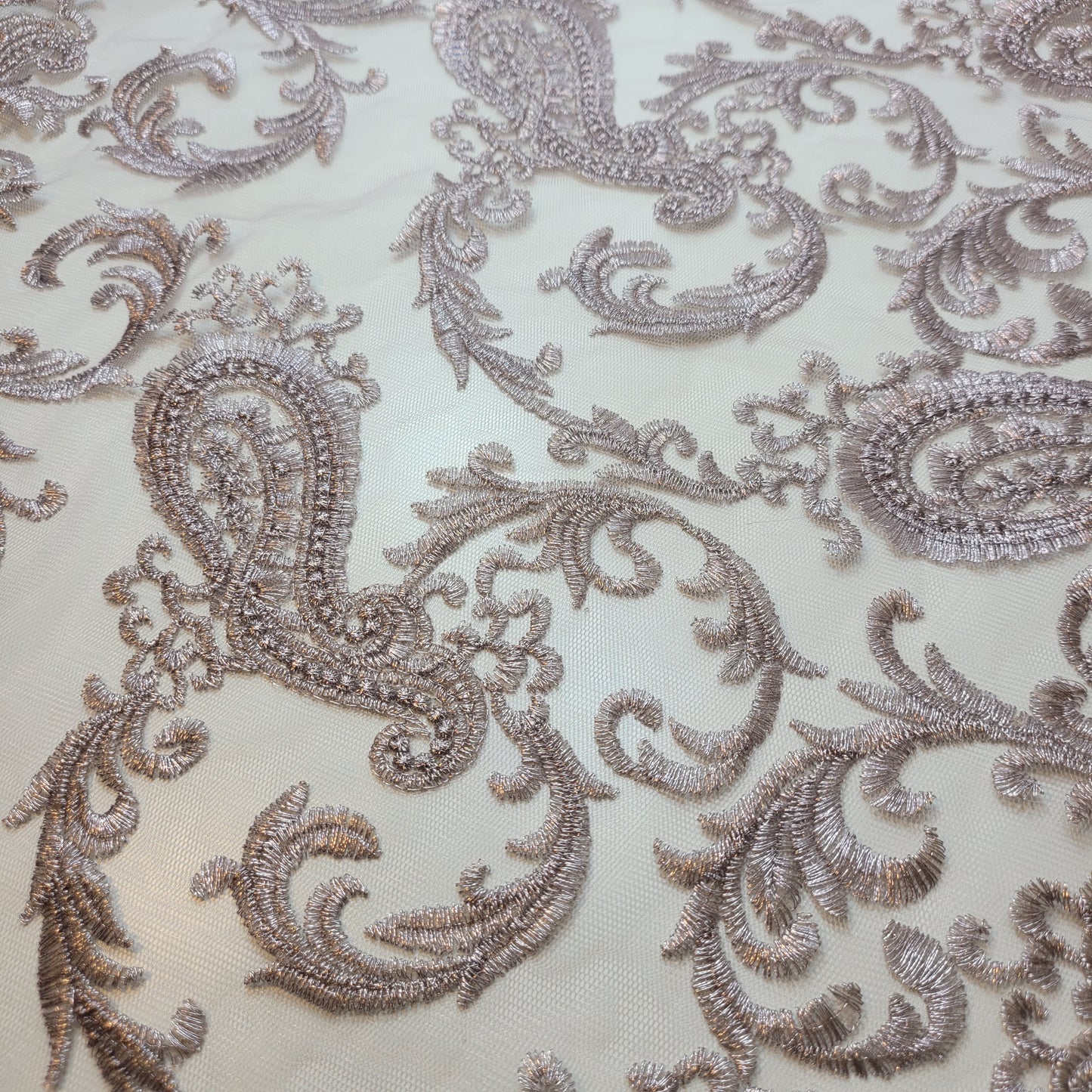 Deep Plum Golden Paisley Stickerei Mesh Netz Stoff Kleid Handwerk Drape Material 58" pro Meter