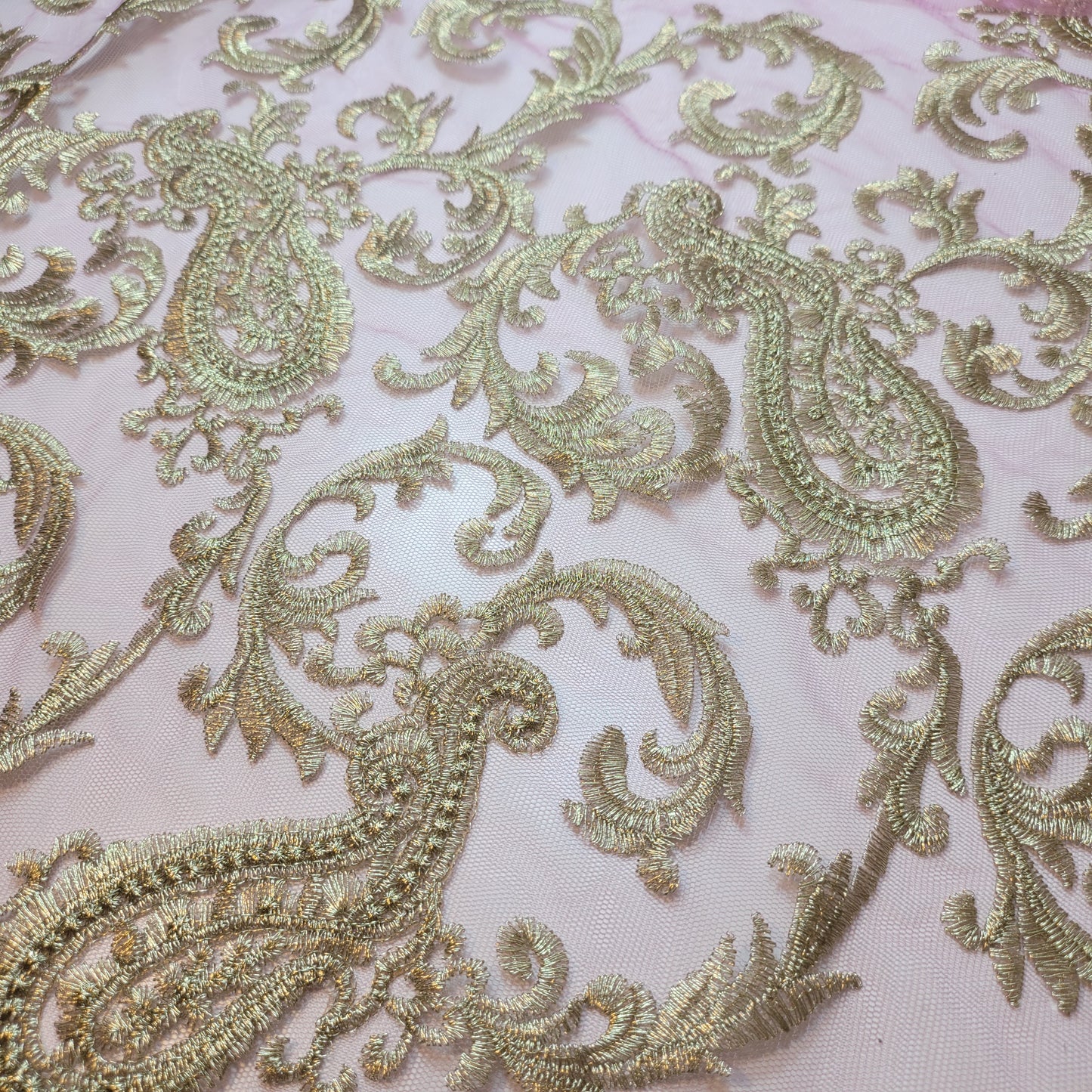 Deep Plum Golden Paisley Stickerei Mesh Netz Stoff Kleid Handwerk Drape Material 58" pro Meter