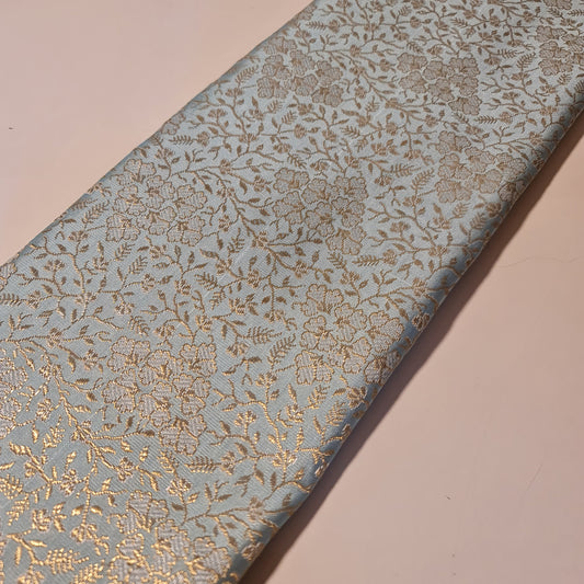 Indischer Brokatstoff mit Ornament-Blumenmuster, Pastellfarben, Goldmetallic-Druck, 111,8 cm