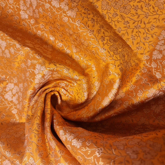 Indischer Brokatstoff mit Ornament-Blumenmuster, Pastellfarben, Goldmetallic-Druck, 111,8 cm