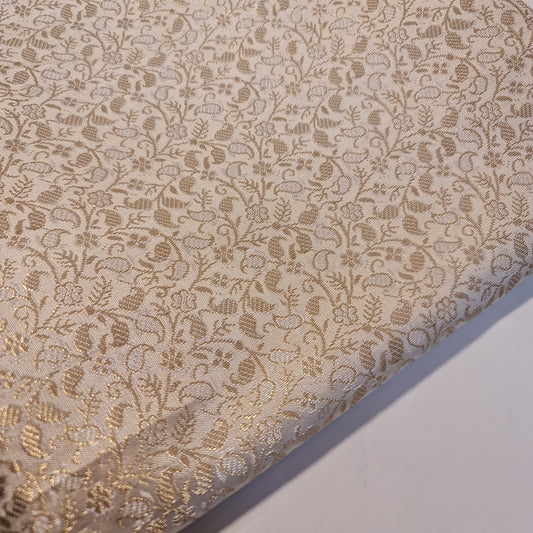 Brokatstoff mit blumigem Blattgold-Druck und floralem Jacquard-Druck, indischer Banarasi-Stoff, 111,8 cm (Magenta).