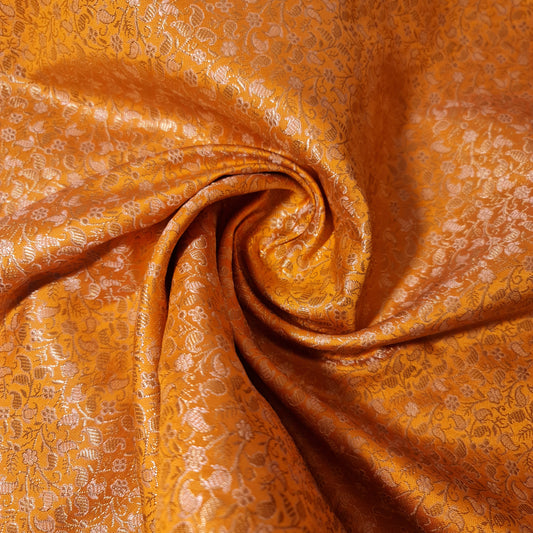 Brokatstoff mit blumigem Blattgold-Druck und floralem Jacquard-Druck, indischer Banarasi-Stoff, 111,8 cm (Magenta).