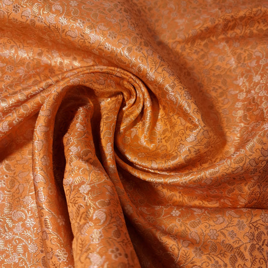 Brokatstoff mit blumigem Blattgold-Druck und floralem Jacquard-Druck, indischer Banarasi-Stoff, 111,8 cm (Magenta).