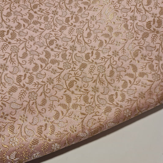 Brokatstoff mit blumigem Blattgold-Druck und floralem Jacquard-Druck, indischer Banarasi-Stoff, 111,8 cm (Magenta).