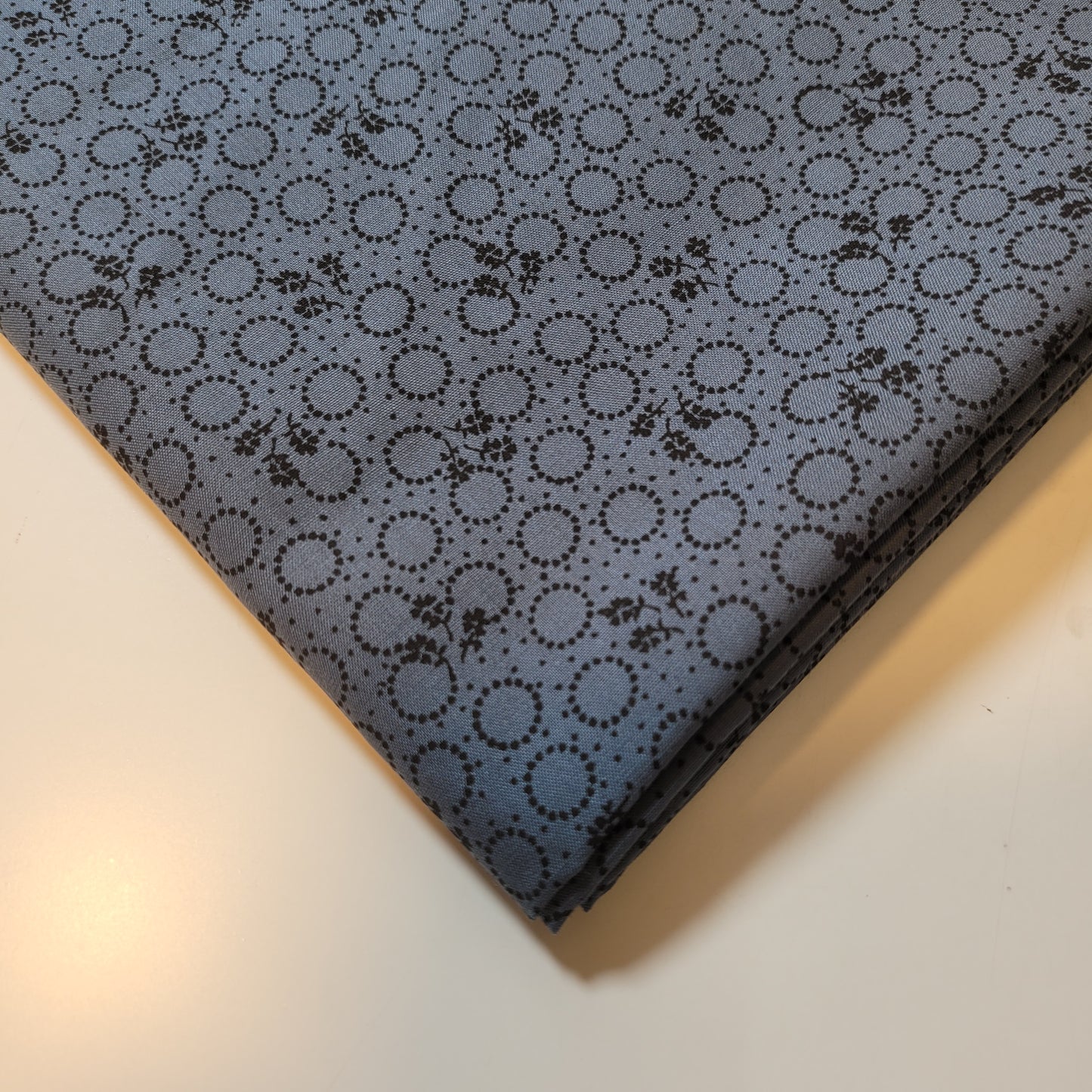 Grey Floral 100% Cotton Vintage Material Novelty Floral Dress Craft Quilting Fabric 44" By The Meter