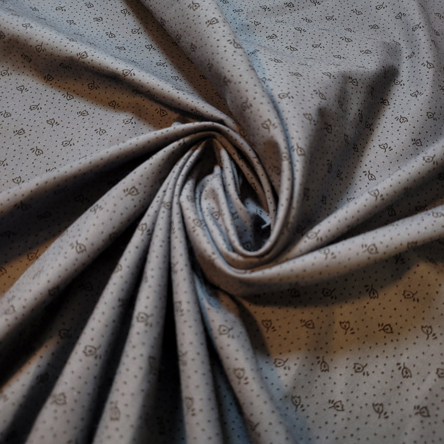 Grey Floral 100% Cotton Vintage Material Novelty Floral Dress Craft Quilting Fabric 44" By The Meter