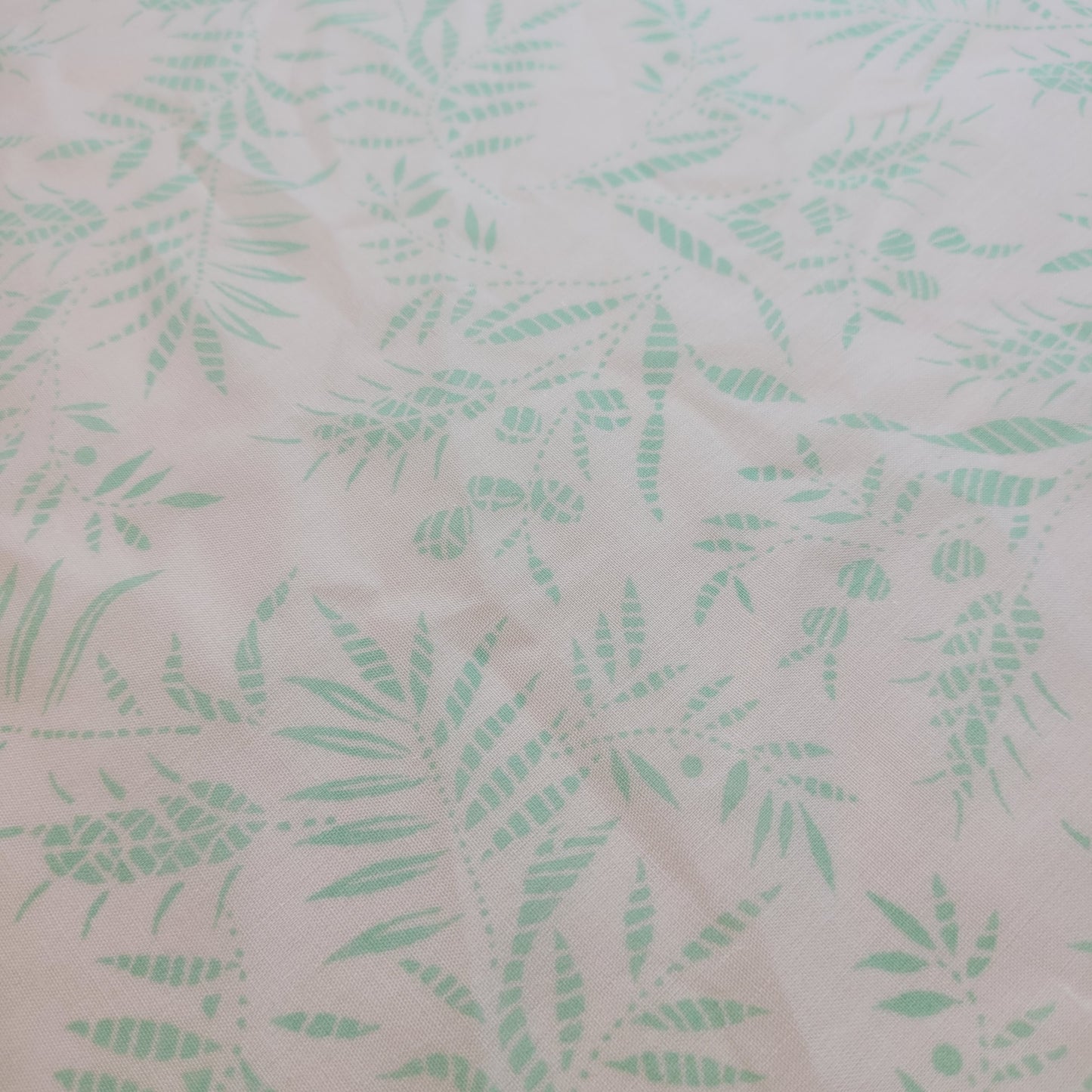 Cream Floral 100% Cotton Vintage Material Novelty Floral Dress Craft Quilting Fabric 44" By The Meter