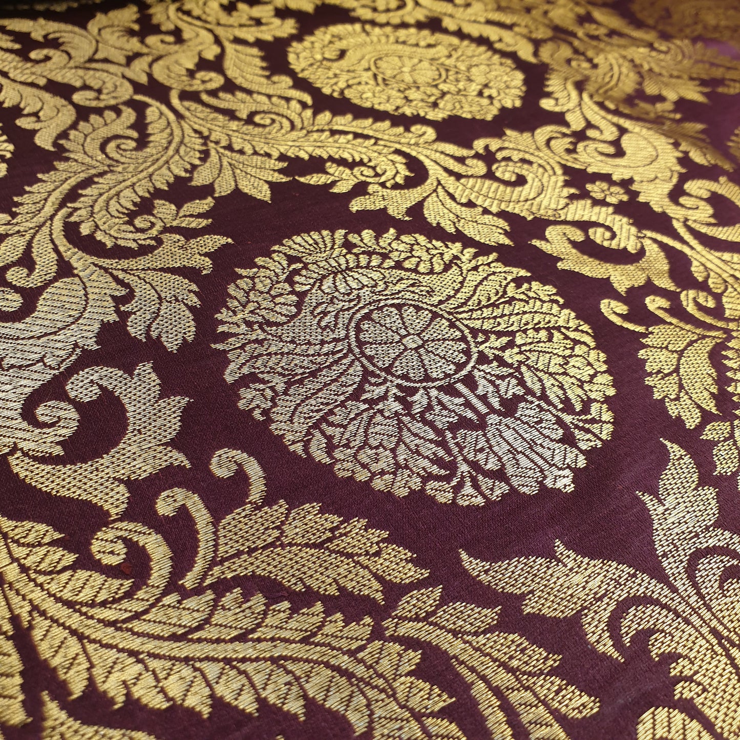 Ornamentaler Paisley Gold Metallic Druck Indischer Banarasi Brokat Stoff Meterware