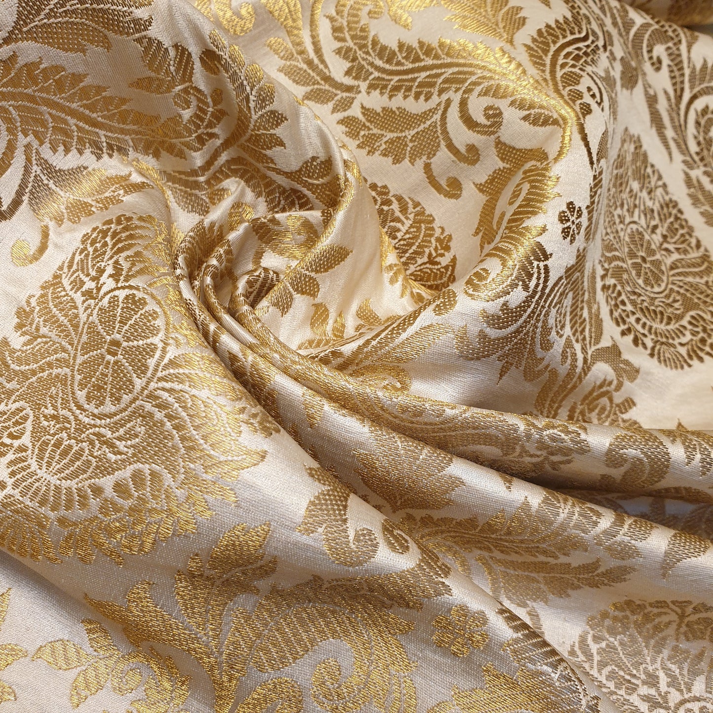 Ornamentaler Paisley Gold Metallic Druck Indischer Banarasi Brokat Stoff Meterware