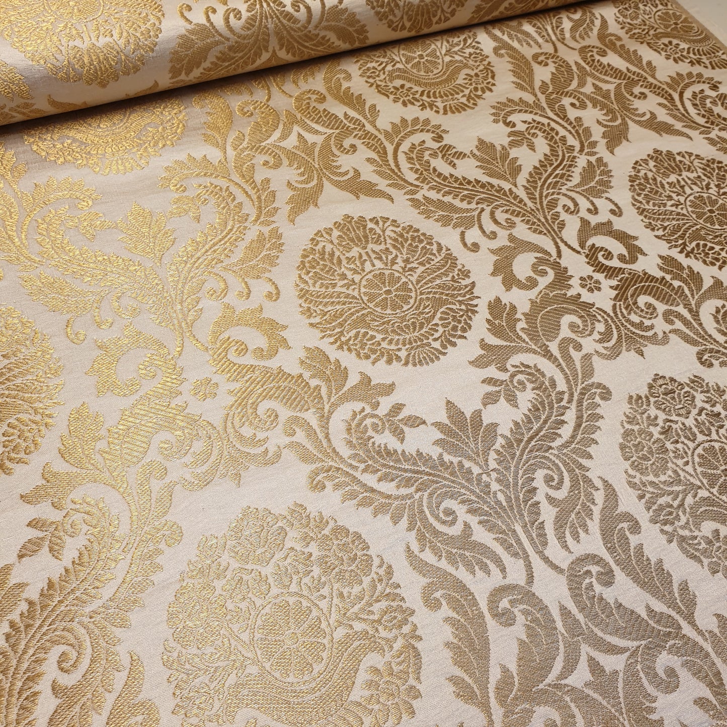 Ornamentaler Paisley Gold Metallic Druck Indischer Banarasi Brokat Stoff Meterware