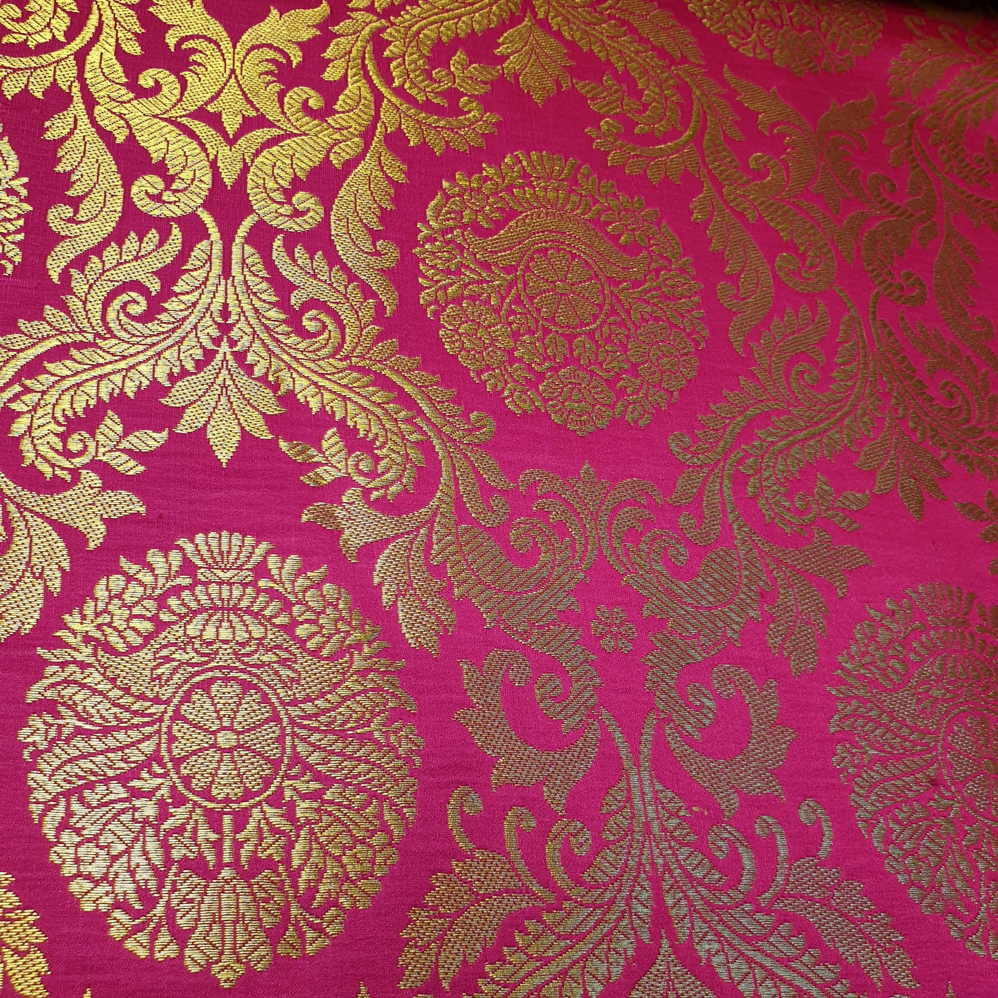 Ornamentaler Paisley Gold Metallic Druck Indischer Banarasi Brokat Stoff Meterware