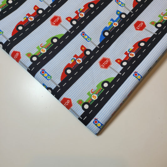 Weicher Stoff aus 100 % Baumwolle mit Blumenmuster zum Nähen und Quilten für Kinder – 44 Zoll breit, perfekt für Kleider und Bastelarbeiten (blaue F1-Autos)