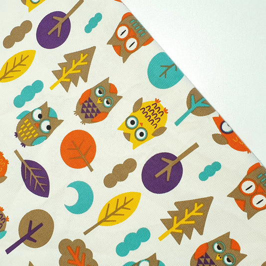 Luxuriöser, eleganter, lebendiger Canvas-Stoff aus 100 % Baumwolle mit floralem Polka-Muster, 147,3 cm breit, perfekt für Kinderprojekte und Bastelarbeiten (Waldeulen)