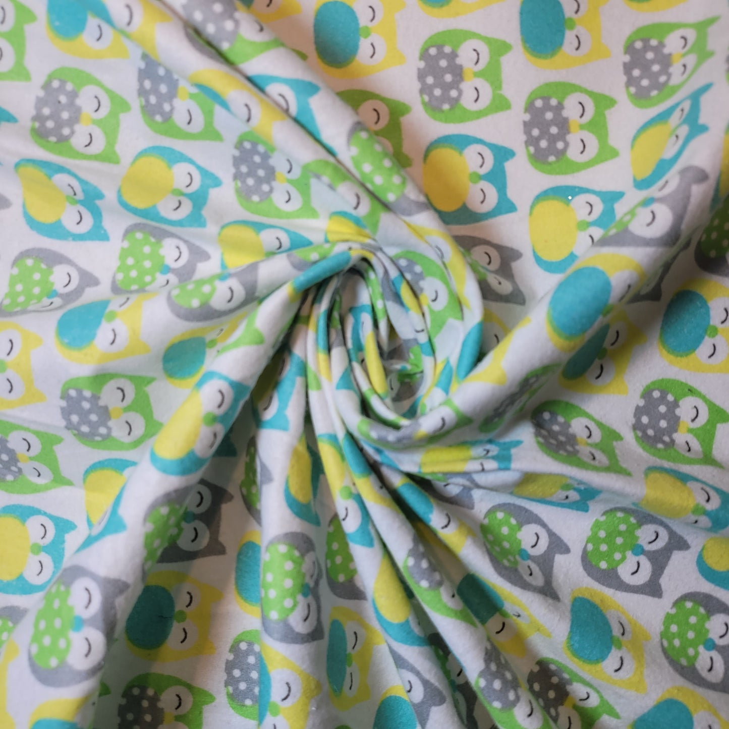 Friendly Owls 100% Cotton Flannel Winceyette Brush Fabric Dress Craft Quilting Material 44" By The Meter