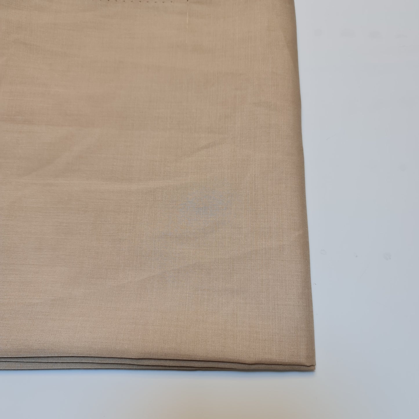 Textile Station Hellbeige, 44" breit, hochwertiges Polycotton, unifarbener Stoff, Futter, Schneiderstoff, Drapierungsstoff, Dekorationsstoff