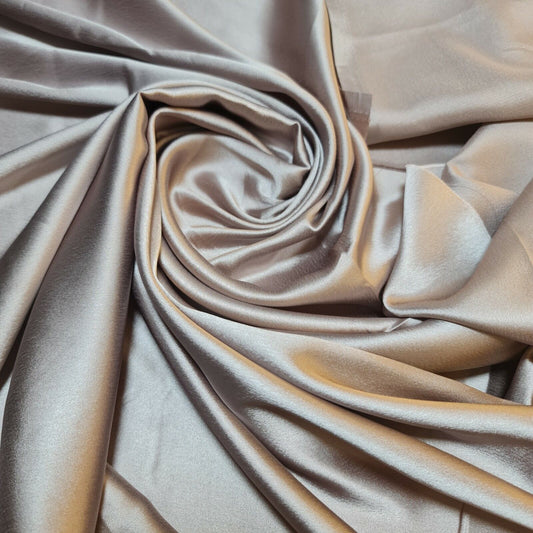 Luxuriöser, glänzender Charmeuse-Seidensatin-Polyesterstoff für Brautkleider, 147,3 cm (SILBER-6)